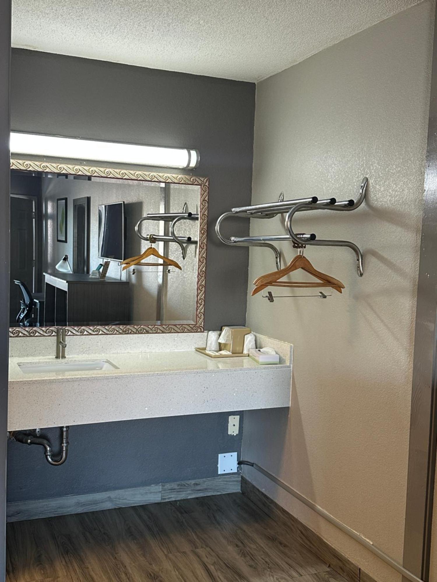 Executive Inn Locust Grove By Capital O Esterno foto