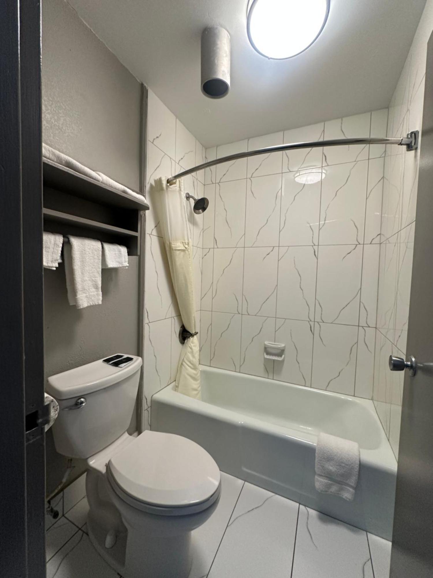 Executive Inn Locust Grove By Capital O Esterno foto
