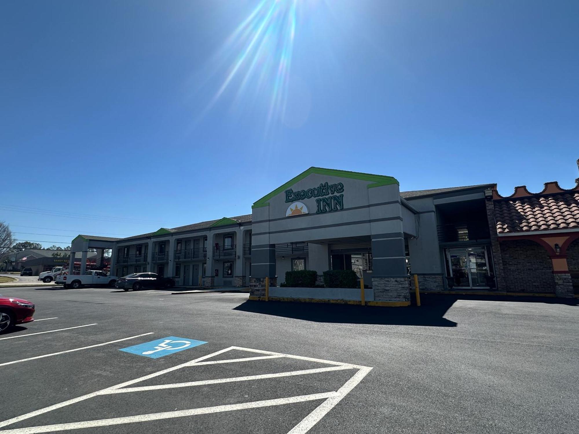 Executive Inn Locust Grove By Capital O Esterno foto